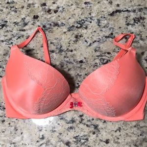 VICTORIA’S SECRET Miraculous Plunge Bra